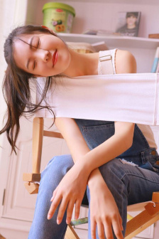 军训跳舞女孩